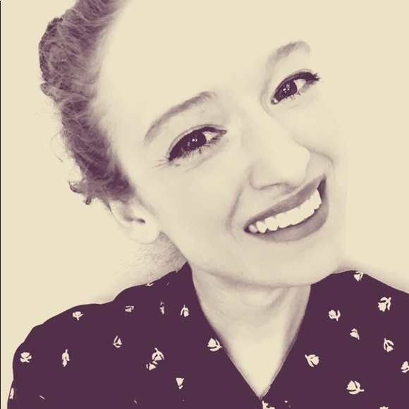 Meet your Posher, Emily - Picture 2 of 5